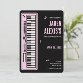 Pianotoetsen muziek verjaardag  kaart (Staand voorkant)