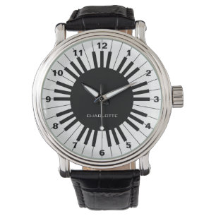 Pianotoetsenbord, zwart en wit horloge