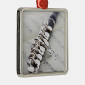 Piccolo op een score metalen ornament (Rechts)