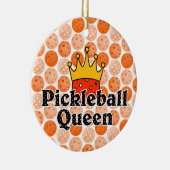Picklebalkoningin - Oranje bal met gouden kroonkro Keramisch Ornament (Rechts)