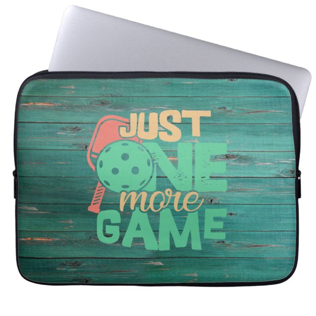 Pickleball Addiction: Nog een spel grinnikt Laptop Sleeve (Voorkant)
