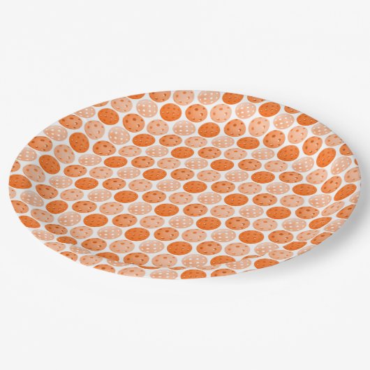 Pickleball Ball, Oranje Pickleball Balls op White Papieren Bordje (Gekanteld)