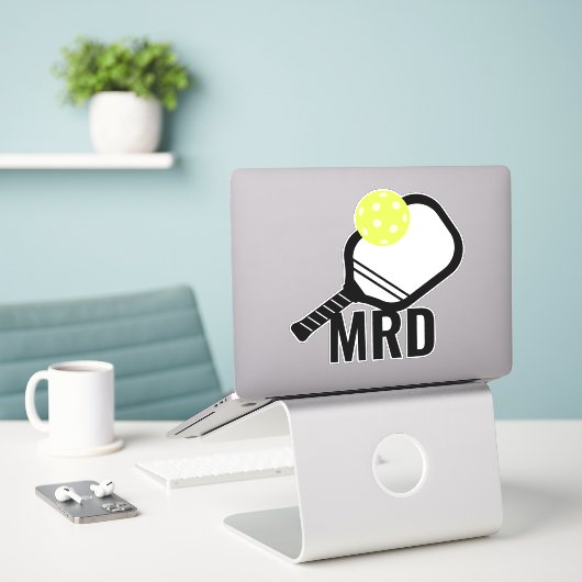 Pickleball Ball + Paddle Monogram Initialen Sticker (Laptop op bureau)