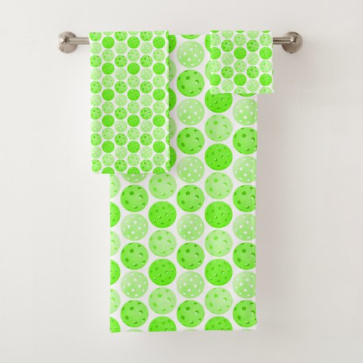 Pickleball Balls - Green Pickleball Balls op White Bad Handdoek (Insitu)