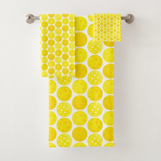Pickleball Balls, Yellow Pickleball Balls op White Bad Handdoek (Insitu)