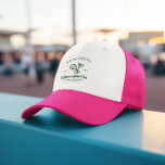 Pickleball Country Club | vrijgezellen Trucker Pet<br><div class="desc">Geef dit schattige pet aan je bruidsmeisjes voor je vrijgezellenfeest of huwelijksweekend! Onze leuke petten zijn de perfecte manier voor uw crew om alle aandacht te krijgen waar u en uw meiden heen gaan! Helder wit en groen zijn de naam van dit preppy spel. Voeg uw aangepaste formulering toe aan...</div>