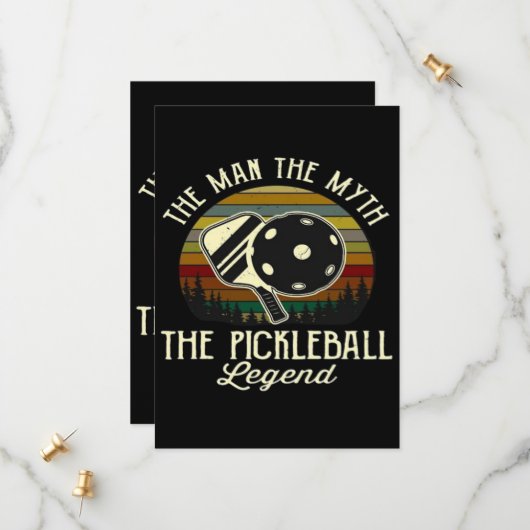 Pickleball- De Man, De Mythe, De Legende Save The Date (Voorkant / Achterkant in situ)