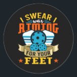 Pickleball Funny Quottes Humoureuze slogans Mannen Ronde Sticker<br><div class="desc">Pickleball Funny citeert humoristische leuzen Mannen Vrouwen Gift Gift. Perfect gift voor je vader,  moeder,  papa,  mannen,  vrouwen,  vriend en familieleden op de dag van de Thanksgiving,  kerstdag,  Moederdag,  vaderdag,  4 juli,  1776 Onafhankelijke dag,  Veteranendag,  Halloween Dag,  Patrick's Day</div>