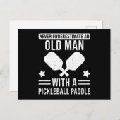 Pickleball Gift Onderschat nooit een oud Man Briefkaart (Voorkant / Achterkant)