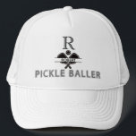 Pickleball Guy Aangepaste Monogram Initiaal Naam Trucker Pet<br><div class="desc">Pickleball Guy Custom Monogram Initiaal Naam — smaakvol gedaan — — Dit is een geweldig cadeau — leuk / aantrekkelijk / uniek. Personaliseer het met zijn initiaal en voornaam. Als u ontwerpvragen of een speciaal verzoek hebt, stuur dan een chat of een e-mail naar: charmdesignstudio@rcn.com</div>