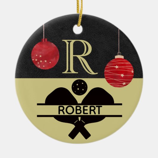 Pickleball Guy Kerstmonogram Initiaal Naam Keramisch Ornament (Voorkant)