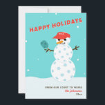Pickleball Holiday kerst Humoureuze Snowman Kaart<br><div class="desc">Je familie en vrienden krijgen een knuffel als ze deze pickleball sneeuwpopkaart zien! In rood,  blauw en wit. De tekst onder de sneeuwman is aanpasbaar. Deel van een collectie van Parcel Studios.</div>