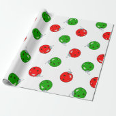 Pickleball Kerst Ornamenten Rood Groen op Wit Cadeaupapier (Uitgerold)