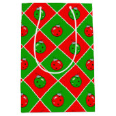 Pickleball Kerst Rood en Groen Ornament Controles Medium Cadeauzakje (Voorkant)