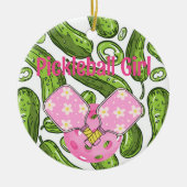 Pickleball Meisje augurken en pickleballs Custom Keramisch Ornament (Voorkant)