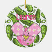 Pickleball Meisje augurken en pickleballs Custom Keramisch Ornament (Achterkant)