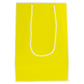 Pickleball met verjaardagstaart op gele achtergron medium cadeauzakje (Achterkant)