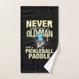 Pickleball - Oude man met een pickleball-paddle Handdoek