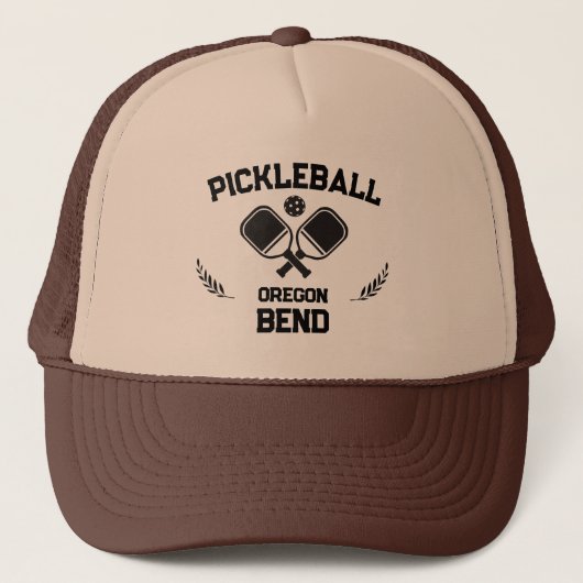 Pickleball Paddle & Ball Bend Oregon Verenigde Sta Trucker Pet (Voorkant)
