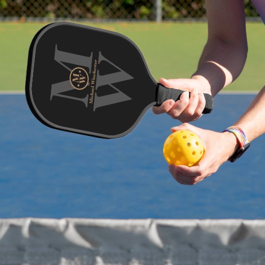 Pickleball Paddle met Modern Monogram (Insitu)
