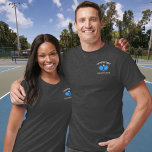 Pickleball Paddles Club Team - Aangepast T-shirt<br><div class="desc">Sporty pickleball shirt met 2 blauwe handpalen en een bal en 2 regels aangepaste tekst. Ideaal voor een T-shirt met pickleball-club,  picklebalpartners/teamgenoten - geweldig voor het toernooi of Rec-spel.</div>