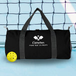 Pickleball Paddles gepersonaliseerde naam aangepas Plunjezak<br><div class="desc">De perfecte pickleball tas voor al uw spullen - design heeft gekruiste Pickleball Paddles, een bal en 2 lijnen aangepaste tekst. Voeg jouw naam, monogram, teamnaam of echt elke aangepaste tekst toe. Perfect voor het dragen van uw peddels, ballen, snack, waterfles, enz. Verander eenvoudig de kleuren op maat van uw...</div>