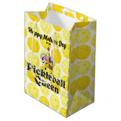 Pickleball Queen - Gele Pickleball Wearing Crown Medium Cadeauzakje (Voorkant Gekanteld)