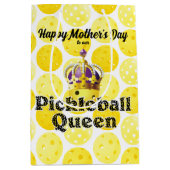 Pickleball Queen - Gele Pickleball Wearing Crown Medium Cadeauzakje (Voorkant)