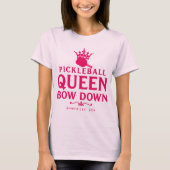 Pickleball Queen Pink gepersonaliseerde gift Grapp T-shirt (Voorkant)