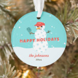 Pickleball Snowman Custom Vakantie Acryl Ornament<br><div class="desc">Gift de Pickleball speler in je leven deze aangepaste,  schattige Pickleball sneeuwpop kerst ornament! In rood,  blauw en wit. Naam en datum zijn aanpasbaar. Onderdeel van een collectie van Parcel Studios.</div>