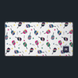 Pickleball Speciaal Monogram Blauw Groen Roze Bureaumat<br><div class="desc">Deze gepersonaliseerde,  monogram bureaumat heeft een levendig,  leuk patroon met gestreepte pickleball peddels,  ballen en het woord "dink!". In tinten blauw,  groen,  roze en geel. Maakt een prachtig cadeau! Onderdeel van een collectie van Parcel studios.</div>