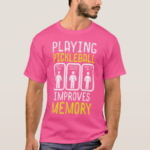 Pickleball spelen verbetert geheugen augurk bal Ma T-shirt