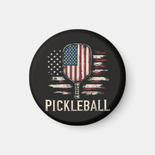 Pickleball Speler VS Vlag Retro Paddleball Magneet