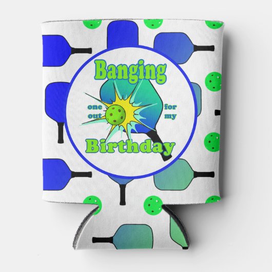 Pickleball Verjaardag Blauw Groen Paddle Ball Bang Blikjeskoeler (Voorkant)