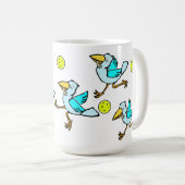 Pickleball - zo blij als een vogel met een frietje koffiemok (Voorkant rechts)