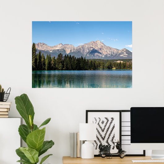 Picturesque Canadian Mountain, Pyramid Mountain Poster (Thuiskantoor)