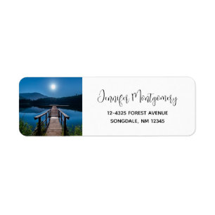 Pier bij nacht onder een volle maan etiket