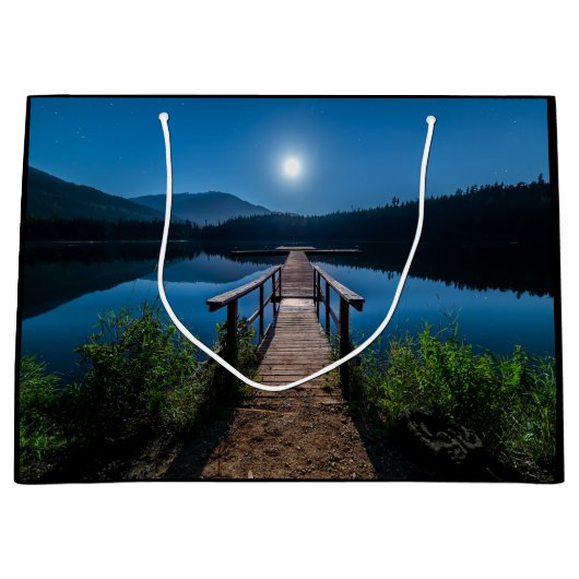 Pier bij nacht onder een volle maan groot cadeauzakje (Voorkant)