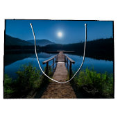 Pier bij nacht onder een volle maan groot cadeauzakje (Achterkant)