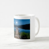 Pier bij nacht onder een volle maan koffiemok (Voorkant rechts)