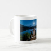 Pier bij nacht onder een volle maan koffiemok (Voorkant links)