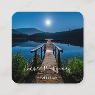Pier bij nacht onder een volle maan vierkante visitekaartje