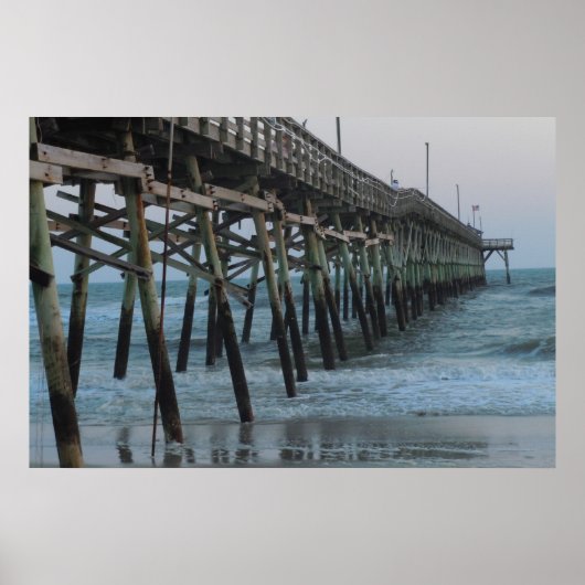 Pier en golven = Oak Island, NC Poster (Voorkant)