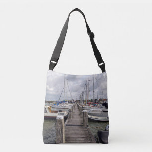 Pier met boten en jachten in Marken Nederland Crossbody Tas