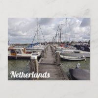Pier met boten en jachten in Marken Nederland P