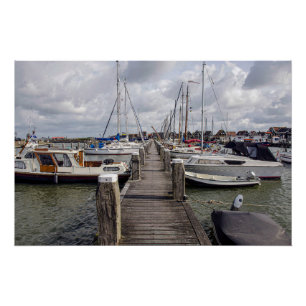 Pier met boten en jachten in Marken Nederland Perfect Poster