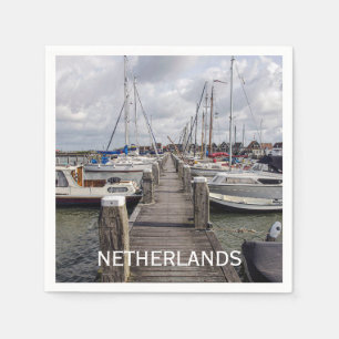 Pier met boten en jachten in Marken Nederland Servet