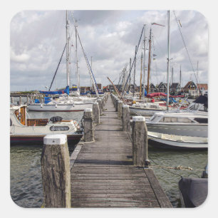 Pier met boten en jachten in Marken Nederland Vierkante Sticker