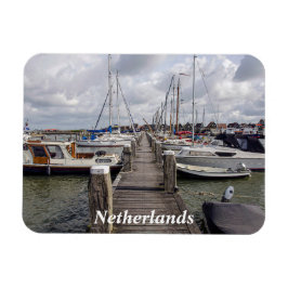 Pier met boten en jachten in Marken Netherlands Magneet