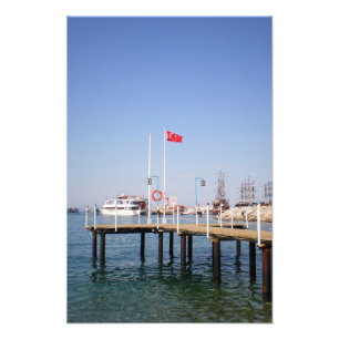 Pier met uitzicht van de marine met jacht in Turki Foto Afdruk